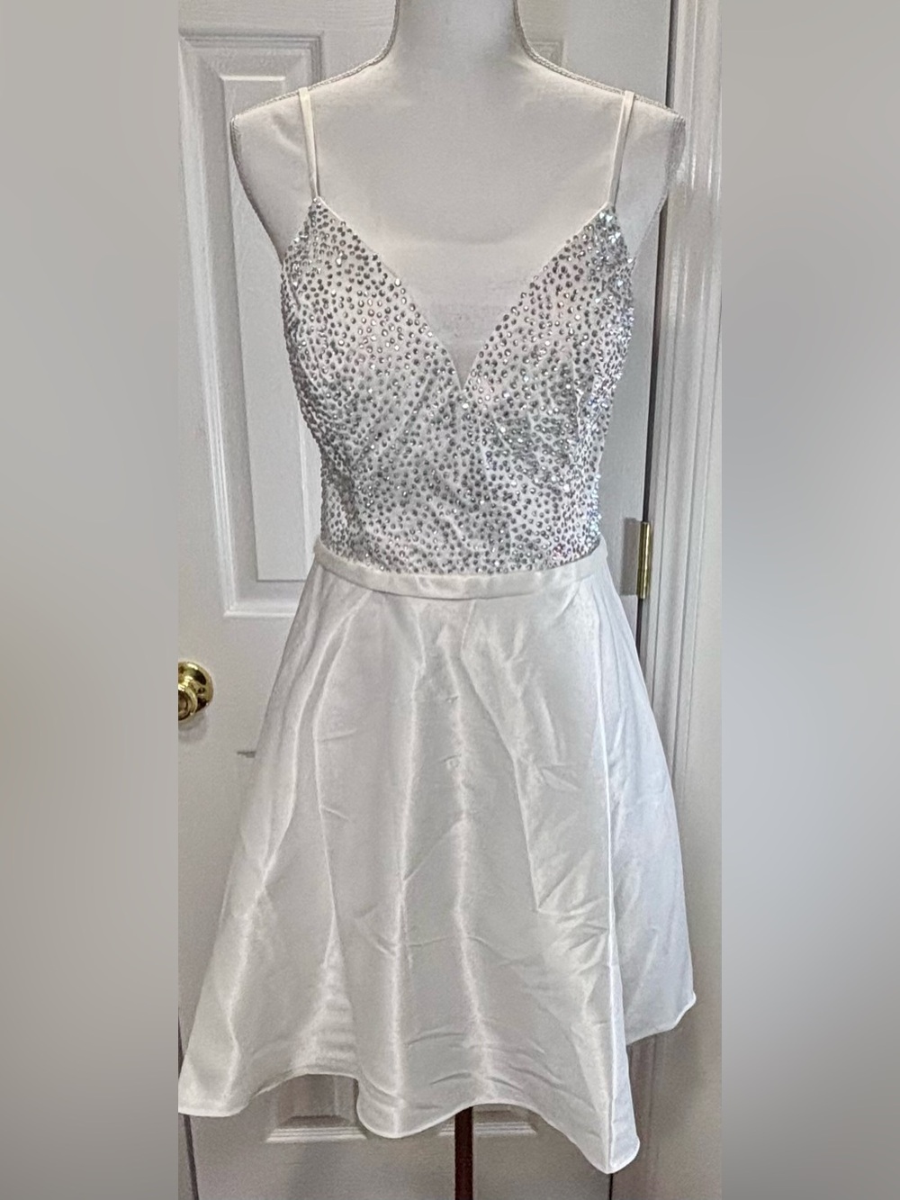 NWOT Dancing Queen Juniors Size Large Off White Sleeveless Mini #3318